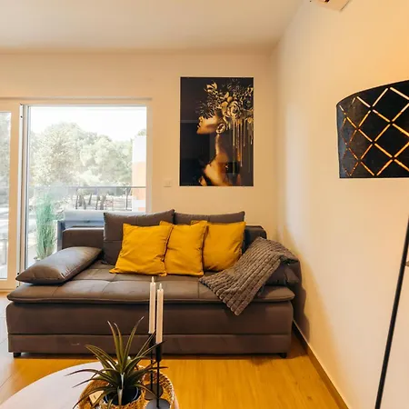 Sunchill Apartment *